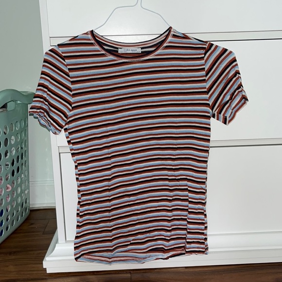 Striped zara t-shirt! Super cute and easy to pair with anything😇 - Picture 1 of 1